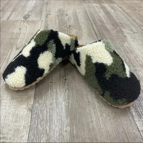 NWT MATCHA COMFY SOFT FAUX SHEARLING SLIPPERS Size 5 - Picture 2 of 8